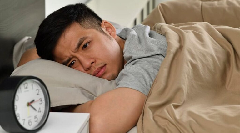 Mất ngủ được định nghĩa là tình trạng khó khăn trong việc bắt đầu giấc ngủ