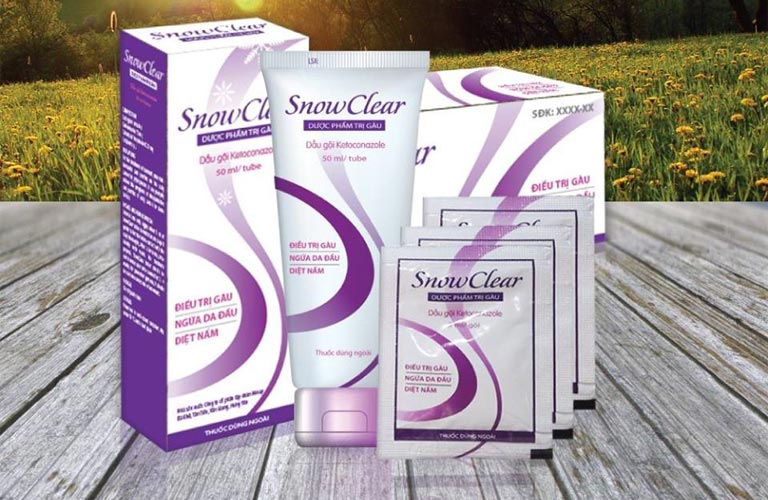 Dầu gội trị gàu SnowClear kết hợp ketoconazole với clobetasol propionate có tác dụng giảm viêm và ngứa