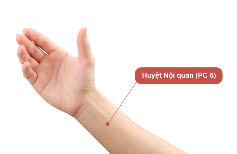 Bấm huyệt Nội Quan giúp giảm co thắt dạ dày, giảm tiết axit