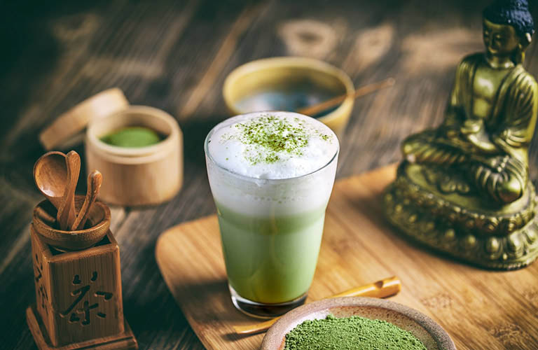 Không nên uống matcha vào buổi tối